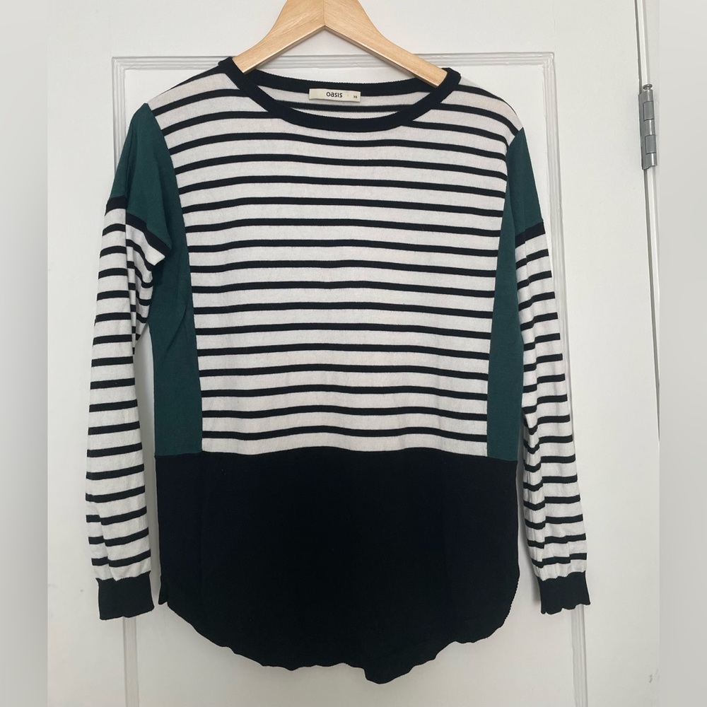 Oasis XS sweater- lightly worn